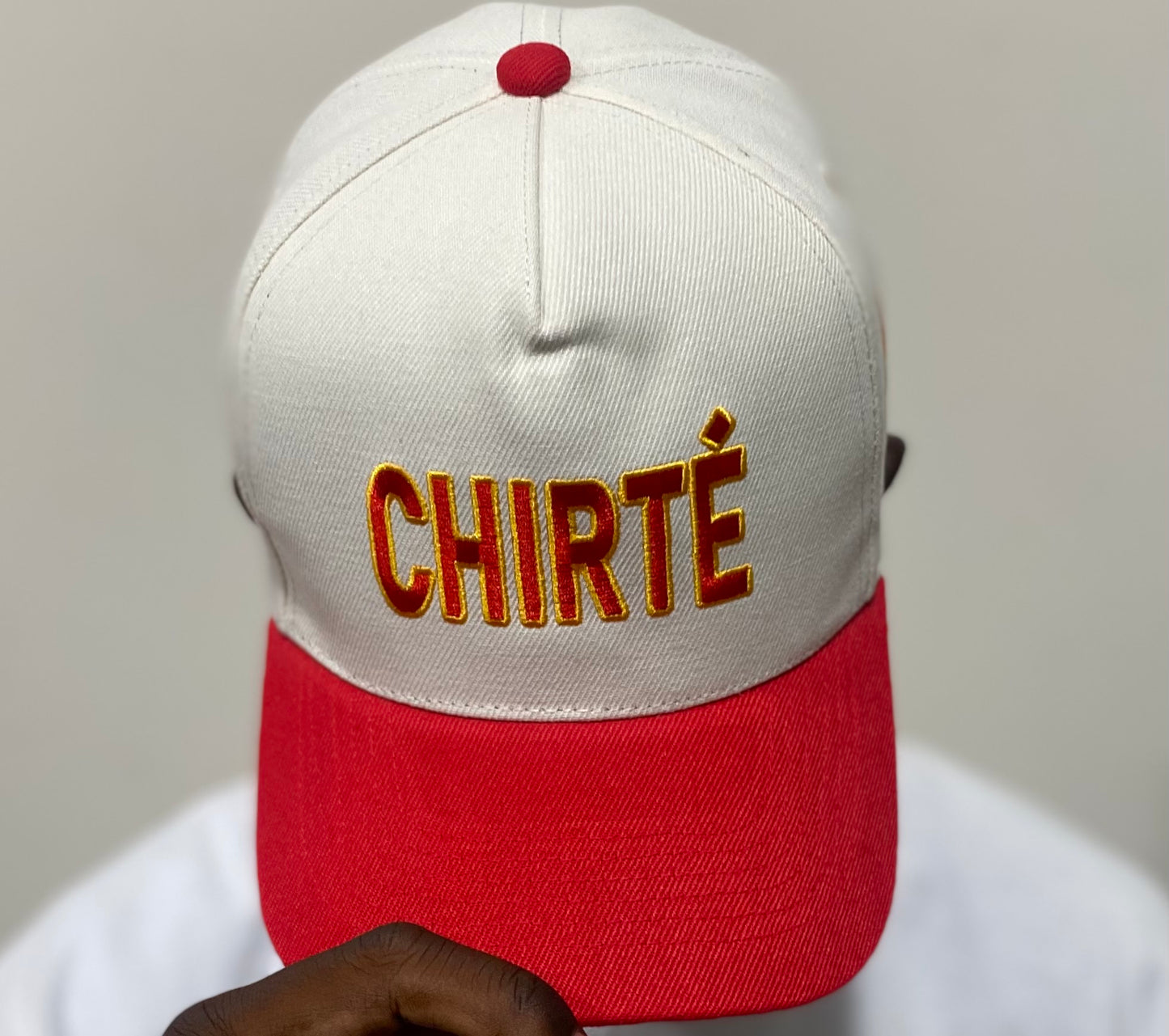 Chirté red hat